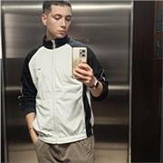 Laureando in ingegneria chimica, diplomato all'istituto tecnico industriale statale Marie Curie di Via Argine NA con voto 100/100